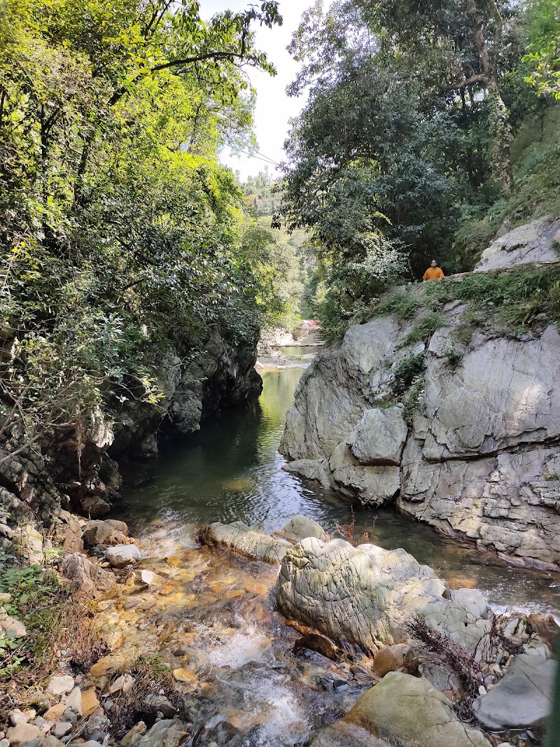 Bhalugaad Waterfall (Mukteshwar) - Bhalugaad Waterfall (Mukteshwar) Dhari-Pokrad Rd, Boranshi, Chaukhuta Chak Rooshi, Uttarakhand 263136, India