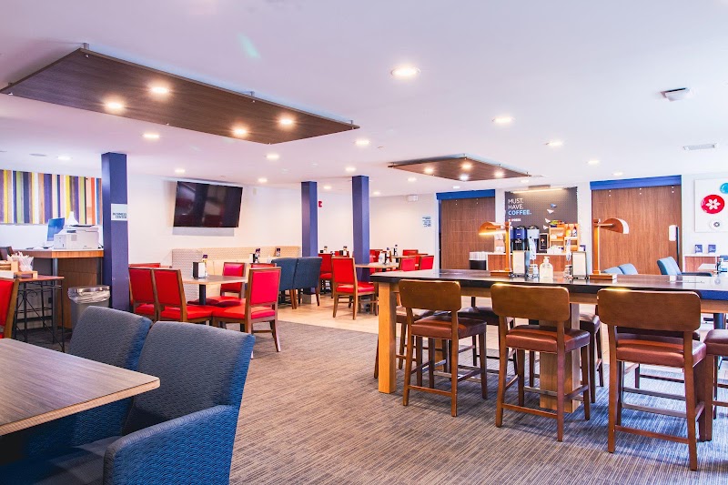 Holiday Inn Express & Suites Lincoln East - White Mountains by IHG - Holiday Inn Express & Suites Lincoln East - White Mountains by IHG 21 Railroad St, Lincoln, NH 03251, USA