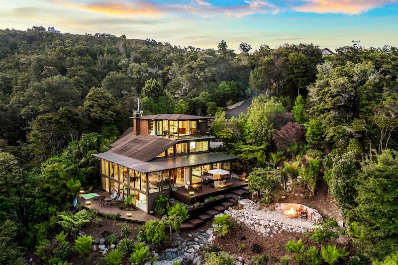 Lodge by the beach