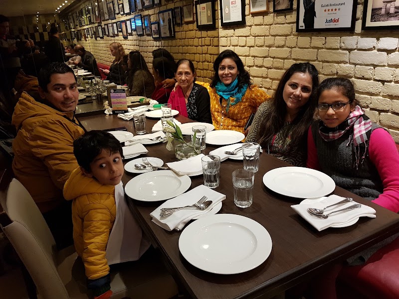 Pandara Market - Pandara Market J65H+5X2, Pandara Flats, India Gate, New Delhi, Delhi 110003, India