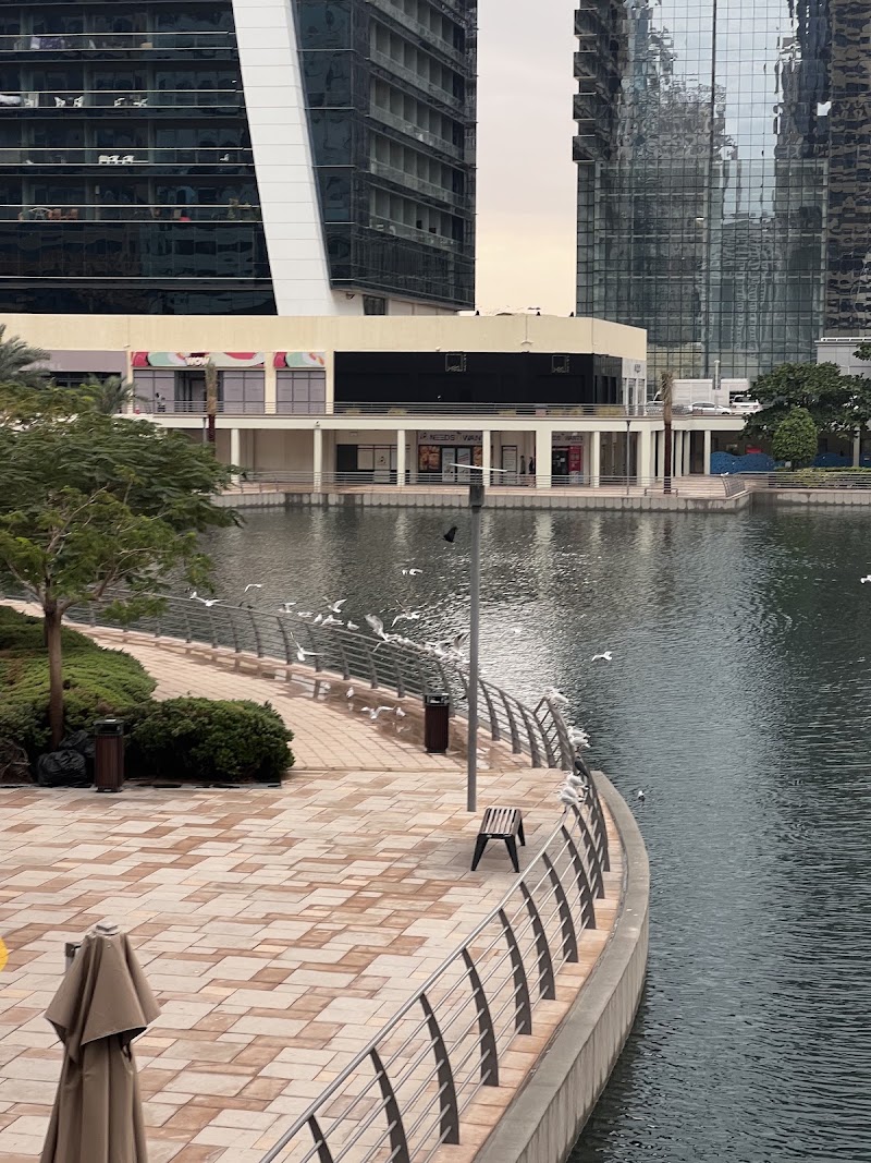 Friends Avenue Cafe JLT - Friends Avenue Cafe JLT Ground Floor - Fortune Executive - Cluster T - الثنيه الخامسة - أبراج بحيرات الجميرا - دبي - United Arab Emirates