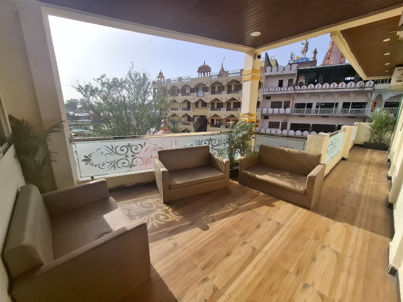 Hotel shri shipra dhani - Hotel shri shipra dhani gangaur darwaja, Ram Ghat Marg, Chhota pul, Kartik Chowk, Ujjain, Madhya Pradesh 456006, India