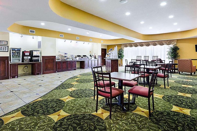 Days Inn & Suites by Wyndham Houston / West Energy Corridor - Days Inn & Suites by Wyndham Houston / West Energy Corridor 7111 Rancho Mission Dr, Houston, TX 77083, USA