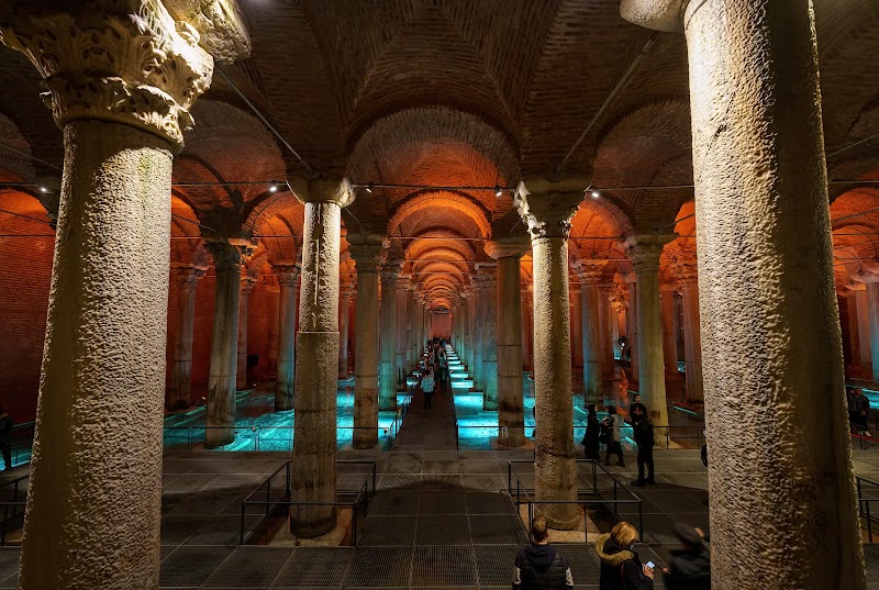Basilica Cistern - Basilica Cistern Alemdar, Yerebatan Cd. 1/3, 34110 Fatih/İstanbul, Türkiye