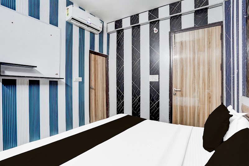 Hotel O by OYO Sector 121 Gaur City Mall Noida Formerly Royal FNG - Hotel O by OYO Sector 121 Gaur City Mall Noida Formerly Royal FNG khasra no 550, Chhajarsi Colony, tehsil, dadri, Noida, Uttar Pradesh 201309, India