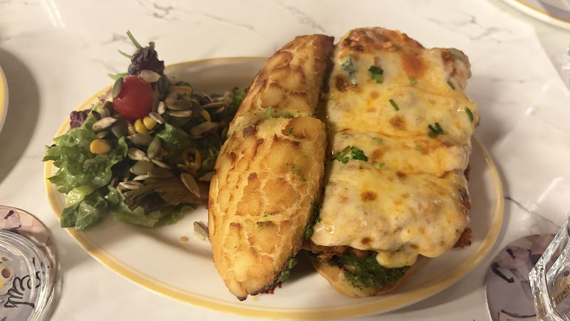 Melt House - Melt House Ground Floor, M3M International Financial Centre, Golf Course Ext Rd, Badshahpur, Sector 66, Gurugram, Haryana 122101, India