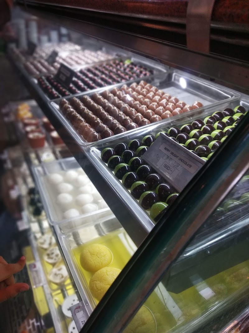 Kailash Sweets & Snacks - Kailash Sweets & Snacks, Shreenathji Apartment, Timaliawad, Nanpura, Surat, Gujarat 395001, India