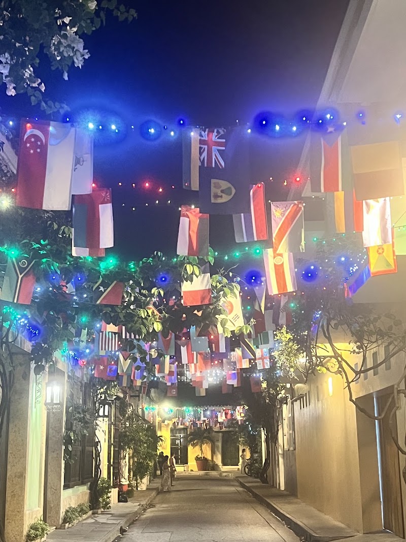 Plaza de la Trinidad - Plaza de la Trinidad, Esquina con, Cl. 29 #174, Getsemaní, Cartagena de Indias, Bolívar, Colombia