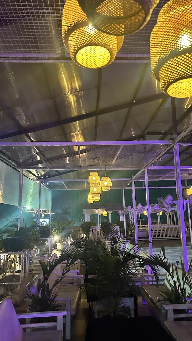 De Martini Lounge - De Martini Lounge 4th leave, above Lahoree' coffee house, square, Nagpur, Maharashtra 440010, India