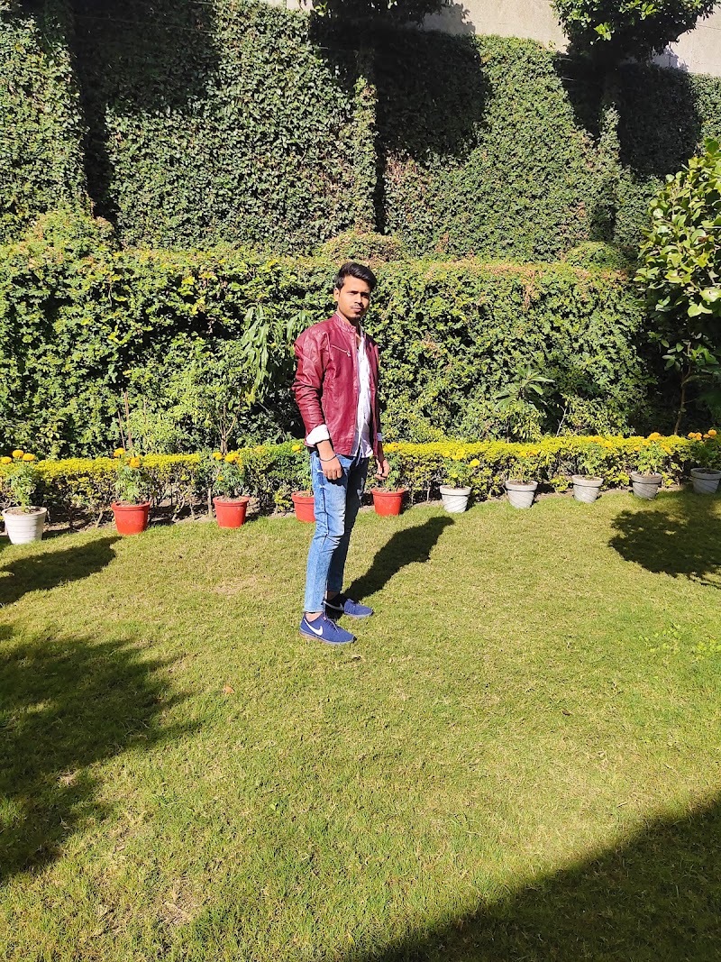 Hotel Heritage - Hotel Heritage 5, Chakrata Rd, near PRABHAT, Clock Tower, Chukkuwala, Dehradun, Uttarakhand 248001, India