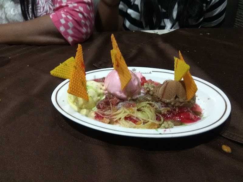 Landmark Veg Fine Dine - Landmark Veg Fine Dine BJ Patel Rd, opp. SNDT College, opp. Ramchandra Lane, Malad, Kanchpada, Malad West, Mumbai, Maharashtra 400064, India