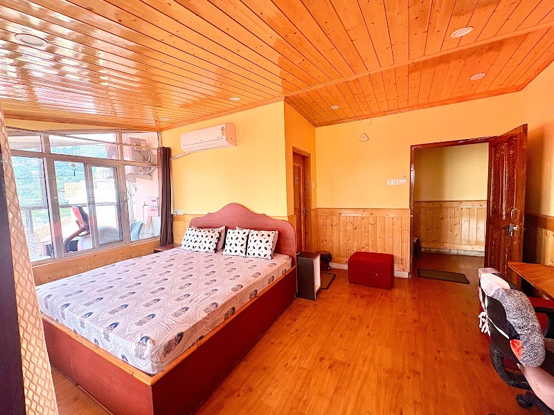 Silver Cedar Homestay - Silver Cedar Homestay Silver Cedar Homestay Sharma Niwas Timber House, near Yes Bank, Milsington Estate, Shimla, Himachal Pradesh 171001, India