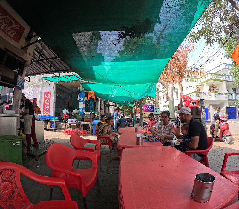 Ashok Kulche Wala - Ashok Kulche Wala, JVFC+F3V, Gobindgarh Forte Rd, Lohgarh Chowk, Katra Ahluwalia, Amritsar, Amritsar Cantt., Punjab 143006, India