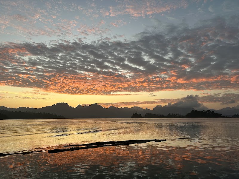 Krai Son Lake House - Krai Son Lake House, 3JH8+GQ4, รัช ช ประภา, Tambon Khao Phang, Amphoe Ban Ta Khun, Chang Wat Surat Thani 84230, Thailand