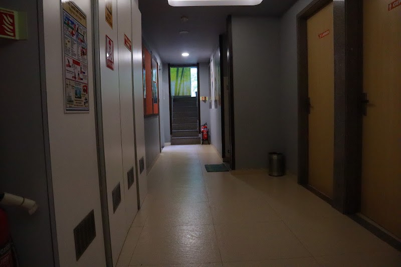 Urbounce Gym, Fergusson College Road Branch - Urbounce Gym, Fergusson College Road Branch, 925, B4, Deendayal Hospital Lane Tukaram Paduka, Chowk, Ferguson College Rd, Shivajinagar, Pune, Maharashtra 411004, India