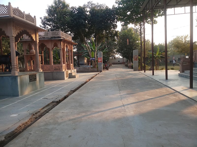 Akrur Ji Mandir, Vrindavan - Akrur Ji Mandir, Vrindavan, Shri Akrur Mandir, Radha Vallabh Temple Rd, Shri Radha Puram, Vatsalya Gram, Vrindavan, Uttar Pradesh 281121, India