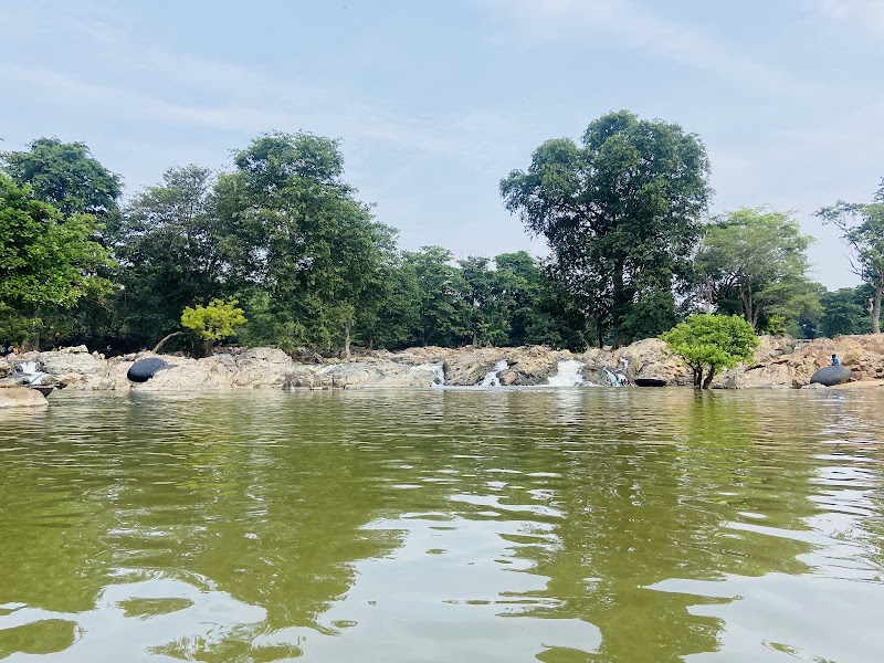 HOGENAKKAL WATERFALLS KARNATAKA - HOGENAKKAL WATERFALLS KARNATAKA, 4Q6F+FGJ, Madheswara Betta - Hogenakkal Falls Rd, Gopinatham, Karnataka 571490, India