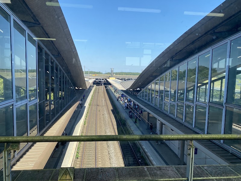 Düsseldorf Flughafen - Düsseldorf Flughafen, District 5, 40472 Düsseldorf, Germany
