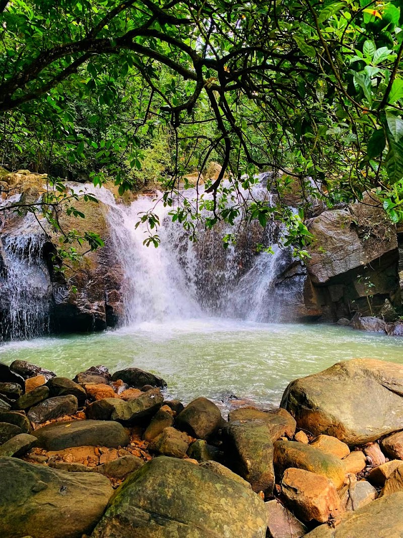 Kaak Ella waterfall {කාක් ඇල්ල }