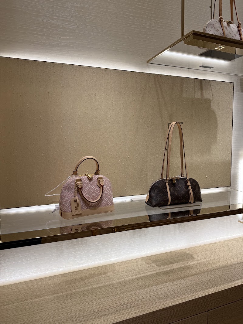 Louis Vuitton Nordstrom Chicago - Louis Vuitton Nordstrom Chicago 55 E Grand Ave, Chicago, IL 60611, USA