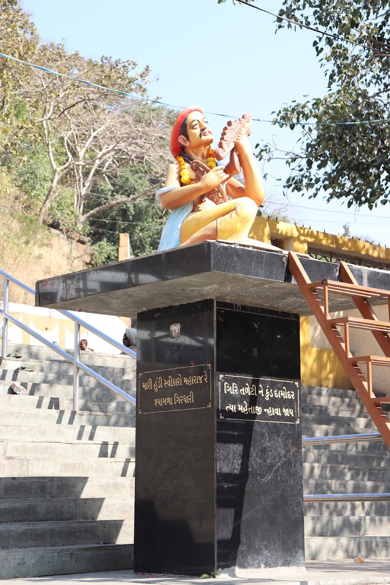 Shri Radha Damodar Temple, Junagadh - Shri Radha Damodar Temple, Junagadh, Shree Radha Damodarji Charitable Trust Damodar Kund, Girnar Rd, Junagadh, Gujarat 362002, India