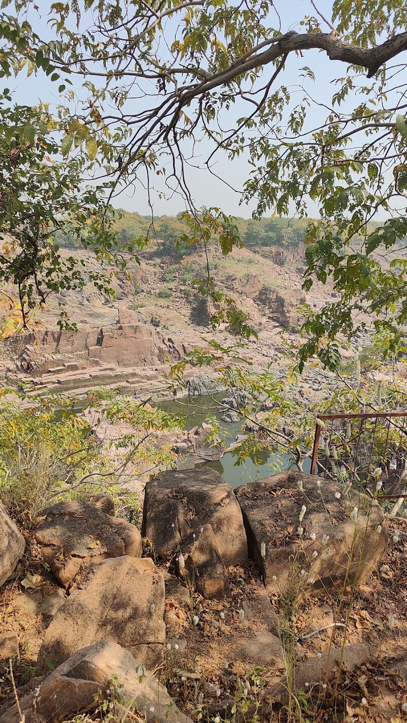 Raneh Water Falls - Raneh Water Falls, V3F2+WGJ, Raneh Falls Rd, Dhoguwan, Madhya Pradesh 471606, India