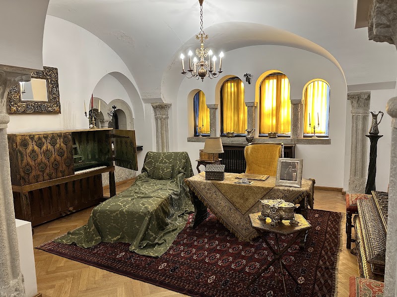 Pelișor Castle - Pelișor Castle, Aleea Peleșului 2, 106100 Sinaia, Romania