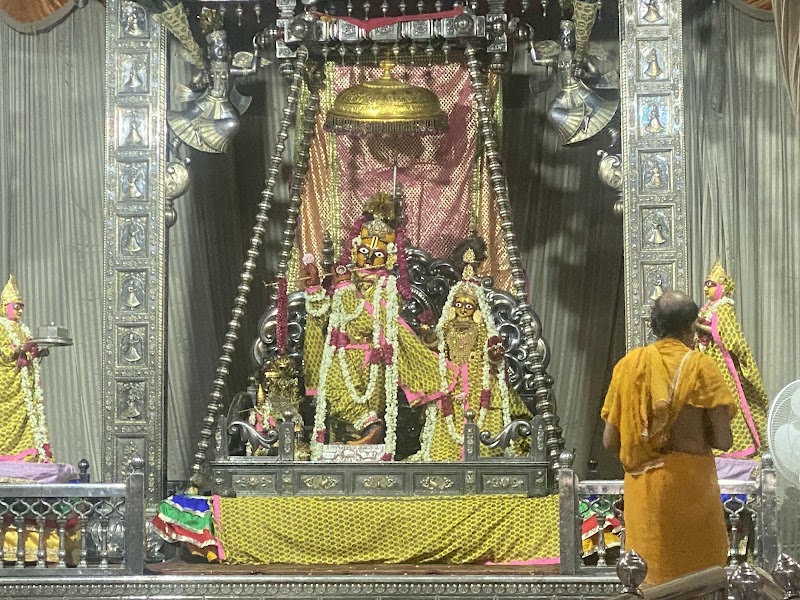 THIKANA MANDIR SRI GOVINDDEVJI , JAIPUR - THIKANA MANDIR SRI GOVINDDEVJI , JAIPUR, Jai Niwas Garden, Jalebi Chowk, 36, near THIKANA MANDIR SHRI GOVINDDEVJI MAHARAJ, opposite old Hindu Prakash band, Kamal Gatta Colony, J.D.A. Market, Brahampuri, Jaipur, Jaipur Nagar Nigam Area, Rajasthan 302002, India