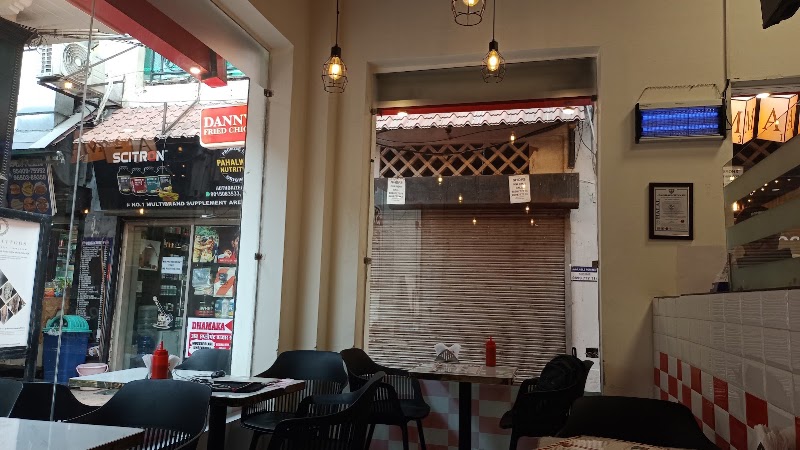 Danny's Fried Chicken - Danny's Fried Chicken Shop No, First Floor, Galleria Market, SF-068, Galleria Market, Sector 28, DLF Phase IV, Gurugram, Haryana 122009, India