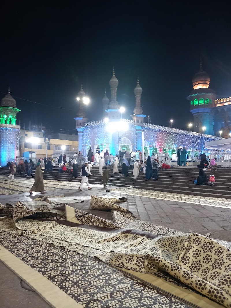 Macca Masjid Fountain | مکا مسجد فاؤنٹین - Macca Masjid Fountain | مکا مسجد فاؤنٹین, 9F6F+5CG, Charminar Rd, Charminar, Ghansi Bazaar, Hyderabad, Telangana 500002, India