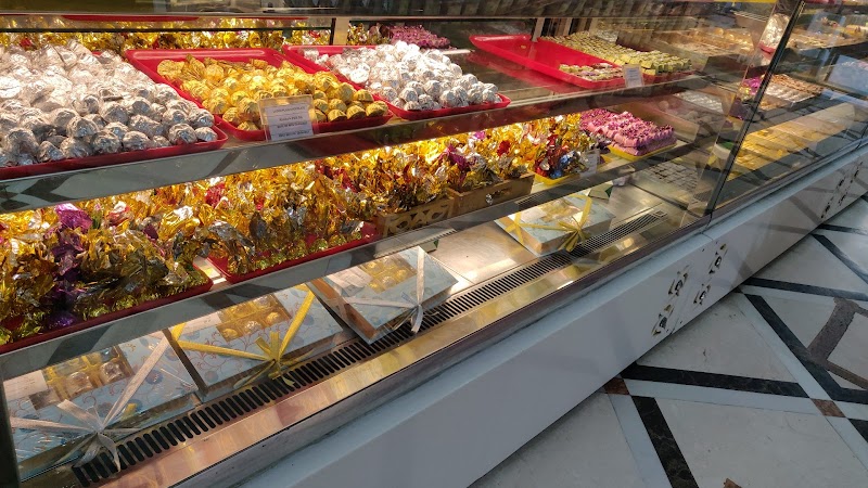 EVERGREEN SWEET HOUSE - EVERGREEN SWEET HOUSE, S-29 - 30, MARKET, Block S, Green Park, New Delhi, Delhi 110016, India