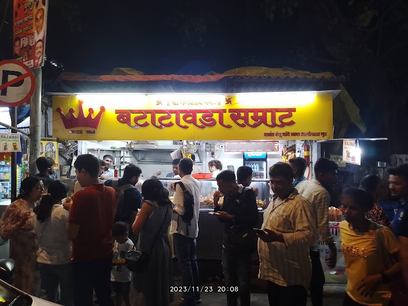 Batata Vada Samrat - Batata Vada Samrat, Tilak Rd, Near Santacruz Station, Colabbag, Railway Colony, Santacruz (West), Mumbai, Maharashtra 400054, India