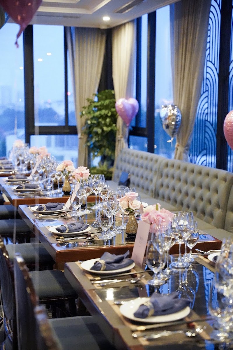 UPPER CLOUD RESTAURANT LAKEVIEW