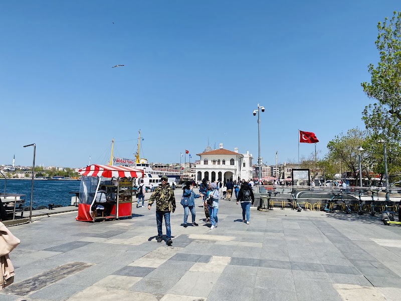 Kadikoy Ferry Station - Kadikoy Ferry Station, Caferağa, Rıhtım Cd., 34710 Kadıköy/İstanbul, Türkiye