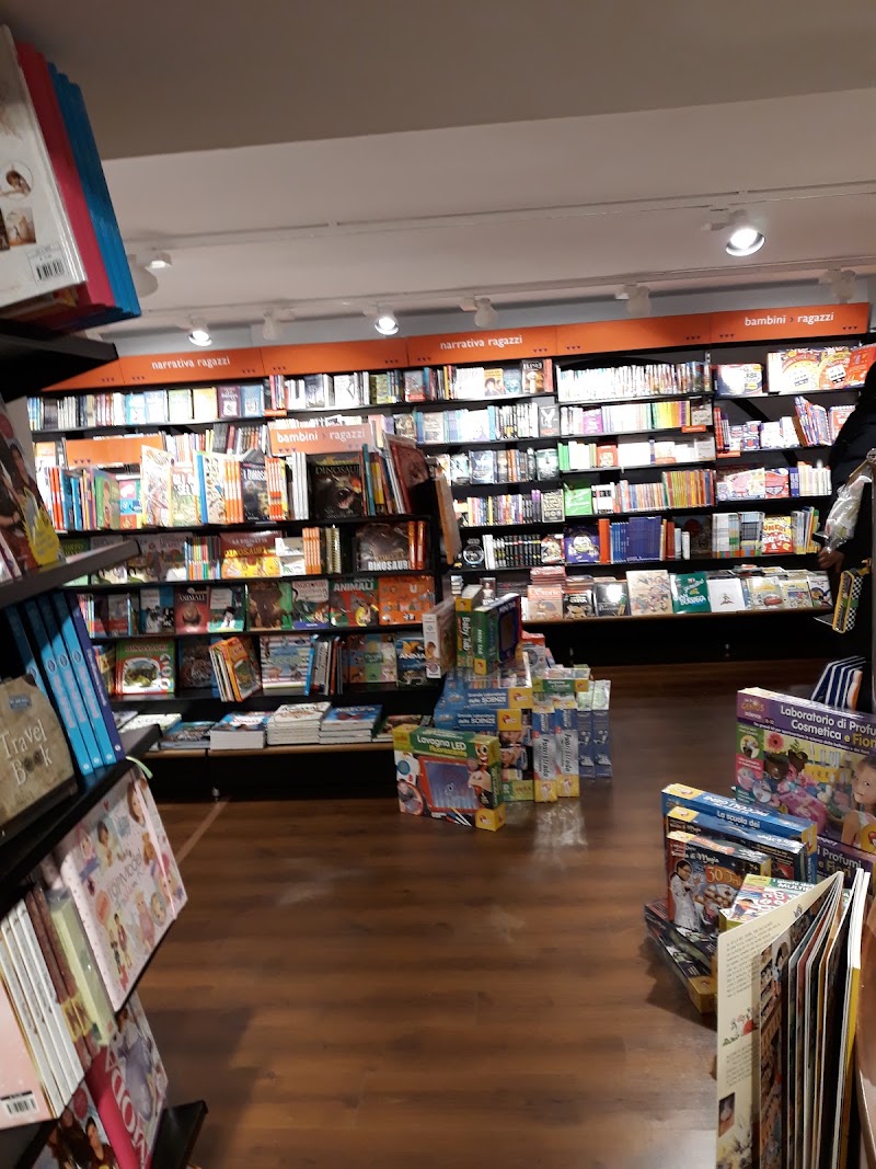 Giunti al Punto Librerie - Giunti al Punto Librerie, Via Grande, 102, 57100 Livorno LI, Italy