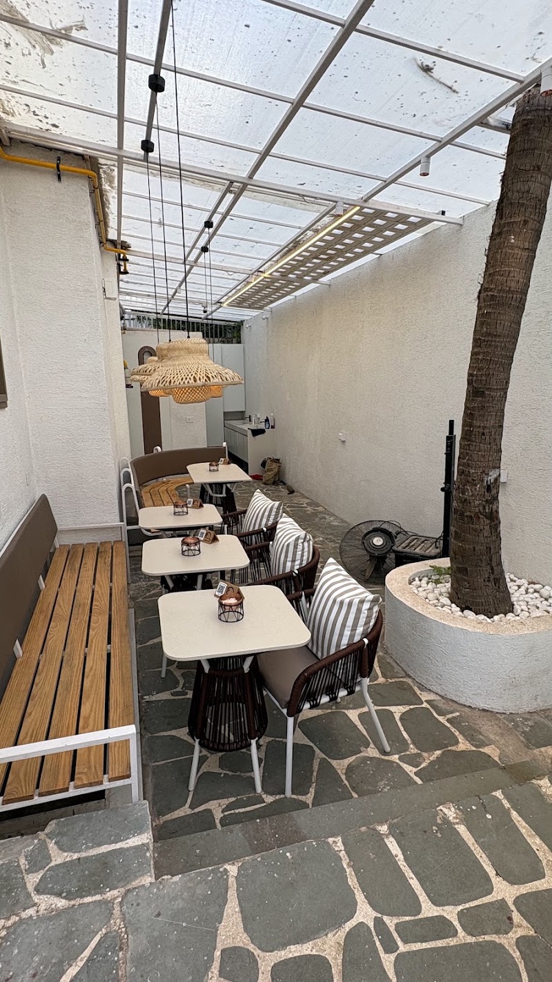Cafe Quibble By La Quench - Cafe Quibble By La Quench Cafe Quibble By La Quench, C-2, Sonarika Apartment, IIM Rd, Panjarapole Cross Rd, Panjara Pol, Ambawadi, Ahmedabad, Gujarat 380015, India