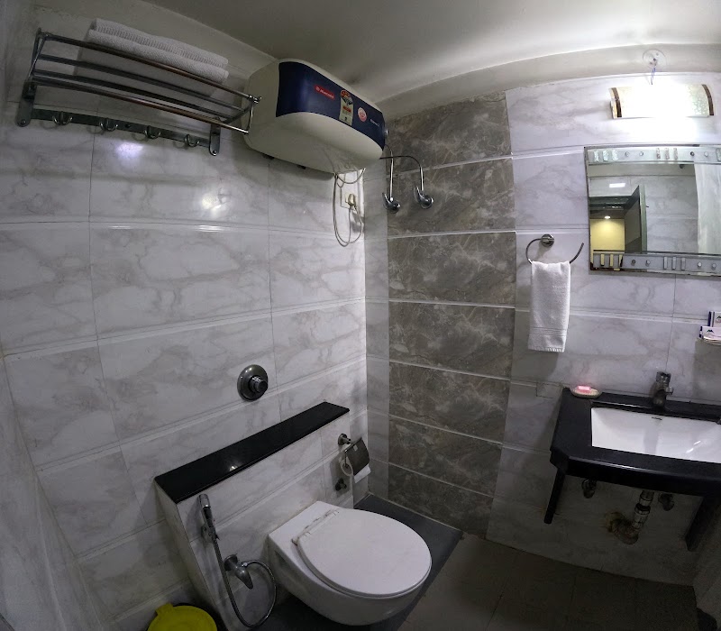 Hotel Grand Corporate - Hotel Grand Corporate Pillar No 41, Bailey Rd, opposite Paras HMRI Hospital, Samanpura, Raja Bazar, Khajpura, Patna, Bihar 800014, India