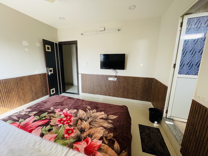Hotel Shree Lok - Hotel Shree Lok, 5QH8+FWJ, 112/12, near Mahakal Lok Corridor Road, Jaisinghpura, Ganesh Nagar, Ujjain, Madhya Pradesh 456006, India