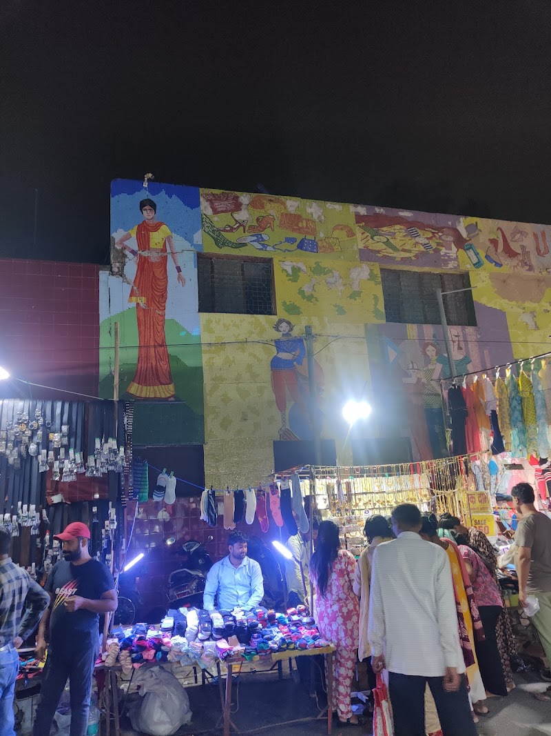 Saturday Weekly Market - Saturday Weekly Market, Amar Colony, H66Q+5XH, National Park, Lajpat Nagar, New Delhi, Delhi 110024, India