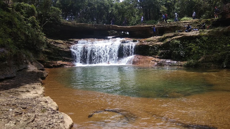 Moopun Falls - Moopun Falls 968R+MW5, Sohkymphor, Meghalaya 793160, India