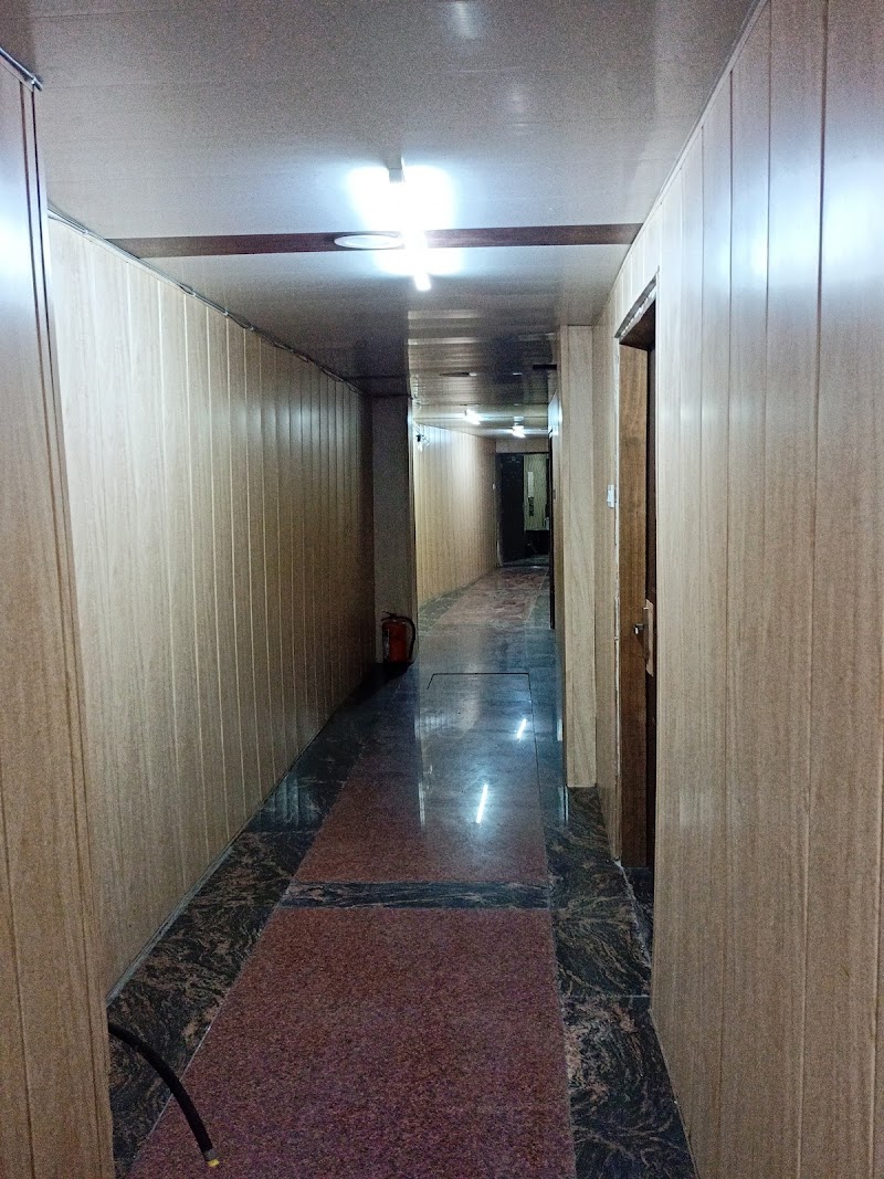 OYO 42625 The Amar Grand - OYO 42625 The Amar Grand 2, near Picture Palace Mussoorie, The Mall Road, Mussoorie, Uttarakhand 248179, India