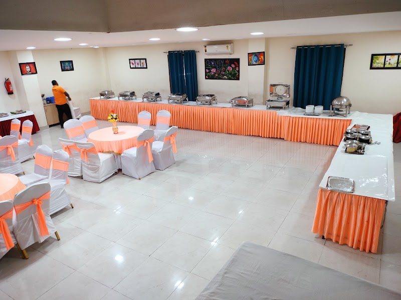 The Noida Grand Suites - The Noida Grand Suites 1st floor, B7, Block B, Sector 72, Noida, Uttar Pradesh 201316, India