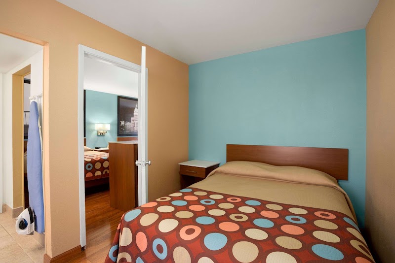 Super 8 by Wyndham Austin Downtown/Capitol Area - Super 8 by Wyndham Austin Downtown/Capitol Area 1201 N Interstate Hwy 35, Austin, TX 78702, USA