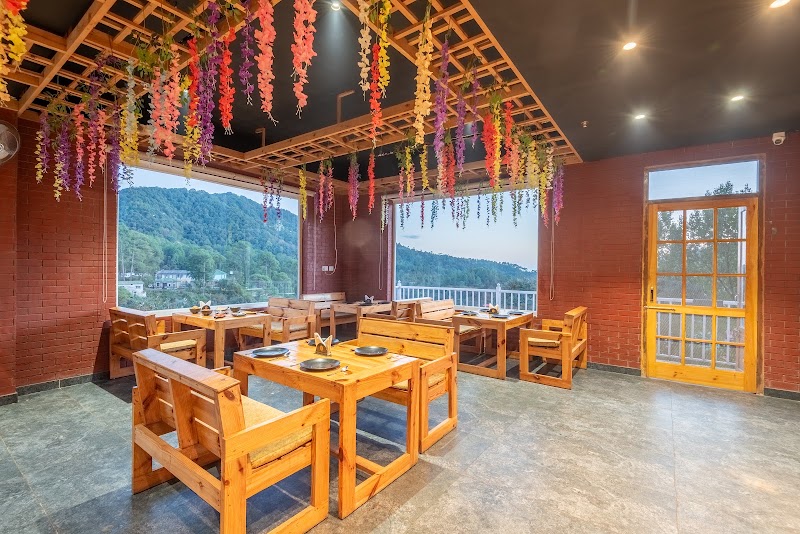 Hotel Moonglade, Dalhousie - Hotel Moonglade, Dalhousie, near Yog Manav Vikas Trust, Pukhri, Banikhet, Dalhousie, Himachal Pradesh 176303, India