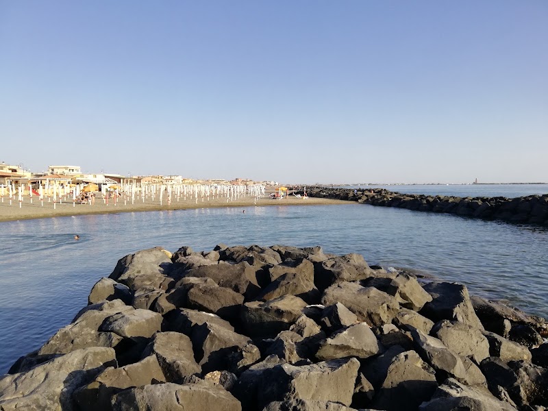 Free Beach - Free Beach, Spiaggia Libera, Lungomare della Salute, 56, 00054 Fiumicino RM, Italy