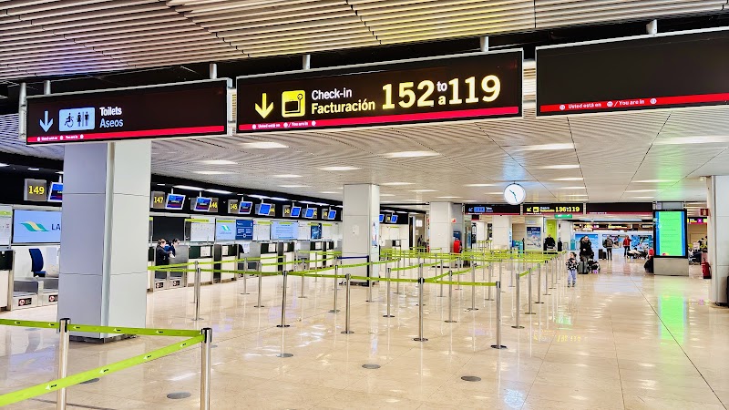 Adolfo Suárez Madrid-Barajas Airport - Adolfo Suárez Madrid-Barajas Airport Av de la Hispanidad, s/n, 28042 Madrid, Spain