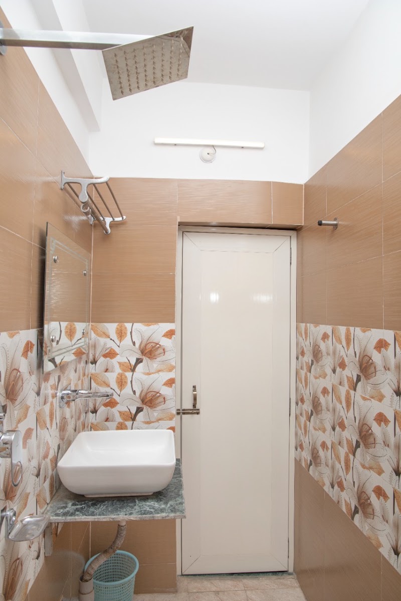 HOTEL HOLYDON - HOTEL HOLYDON NJP Railway Sta Rd, Ward 35, Bhaktinagar, Siliguri, West Bengal 734007, India