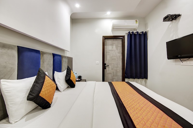 Hotel S B Inn Paharganj - Hotel S B Inn Paharganj 898 Chandi Wali Gali, Main Bazar Rd, Ratan Lal Market, Aram Bagh, Paharganj, New Delhi, Delhi 110055, India