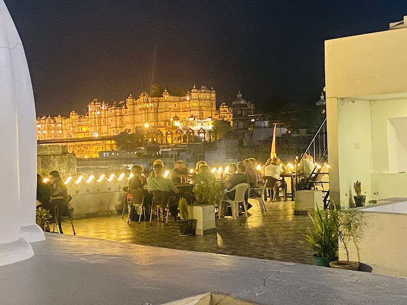 Hotel Kotra Haveli - Hotel Kotra Haveli 12 Surya Marg Opp. Jagdish Temple Kasaro Ki Ol, Old City, Rao Ji Ka Hata, Udaipur, Rajasthan 313001, India