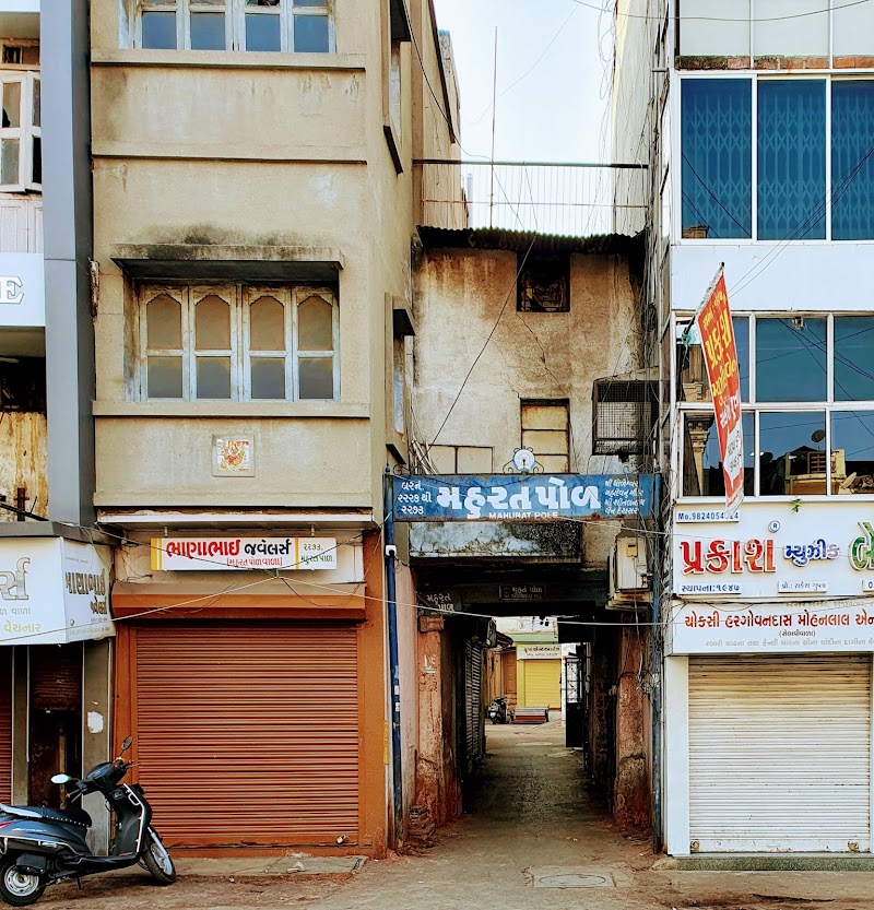 Manek Chowk Road - Manek Chowk Road, Manek Chowk Rd, Old City, Danapidth, Khadia, Ahmedabad, Gujarat 380001, India